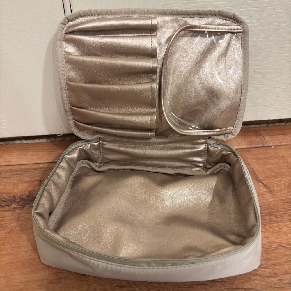 Air mesh beige cosmetic bag​​​​